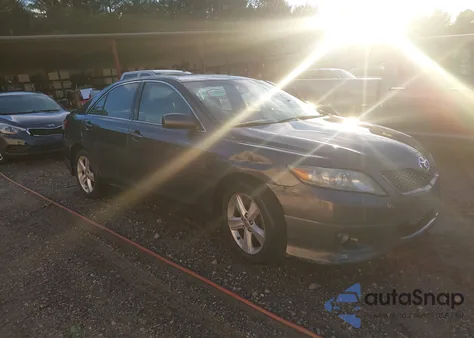 2010 Toyota Camry Se z USA, uszkodzony, nr VIN 4T1BF3EK5AU029292